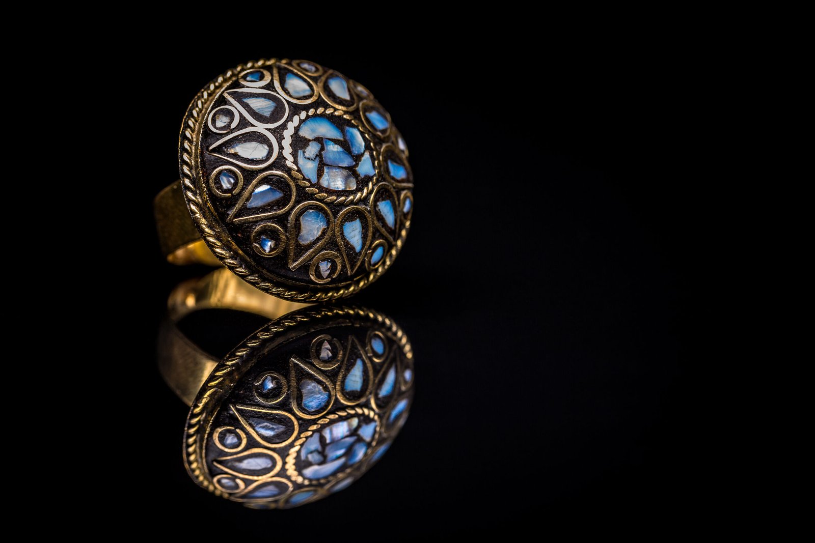 Ring decorated with small turquoise stones